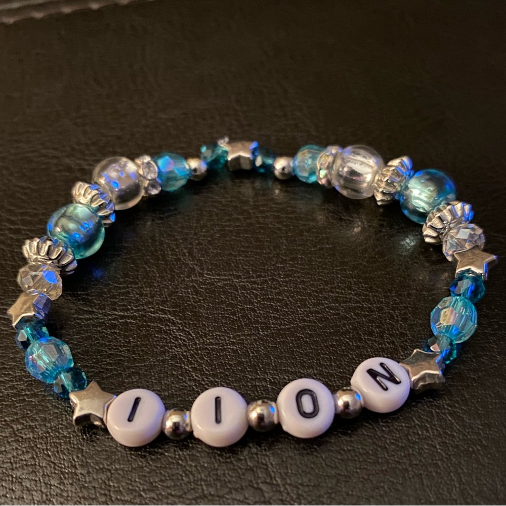 Is It Over Now? Taylor Swift Handmade Friendship Bracelet